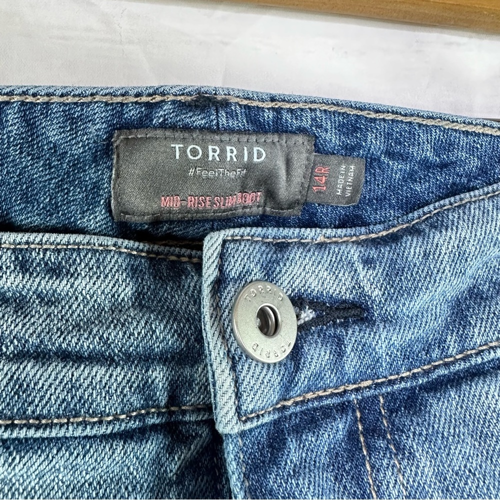 Torrid Mid-Rise Slim Boot‎ Medium Wash Size 14R - Picture 2 of 8